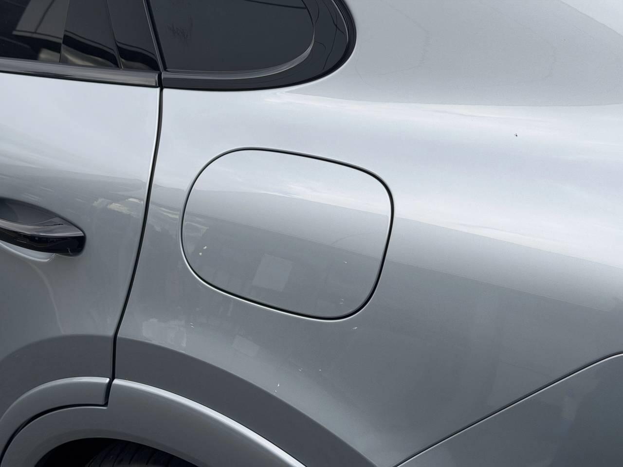 Porsche Cayenne view 11