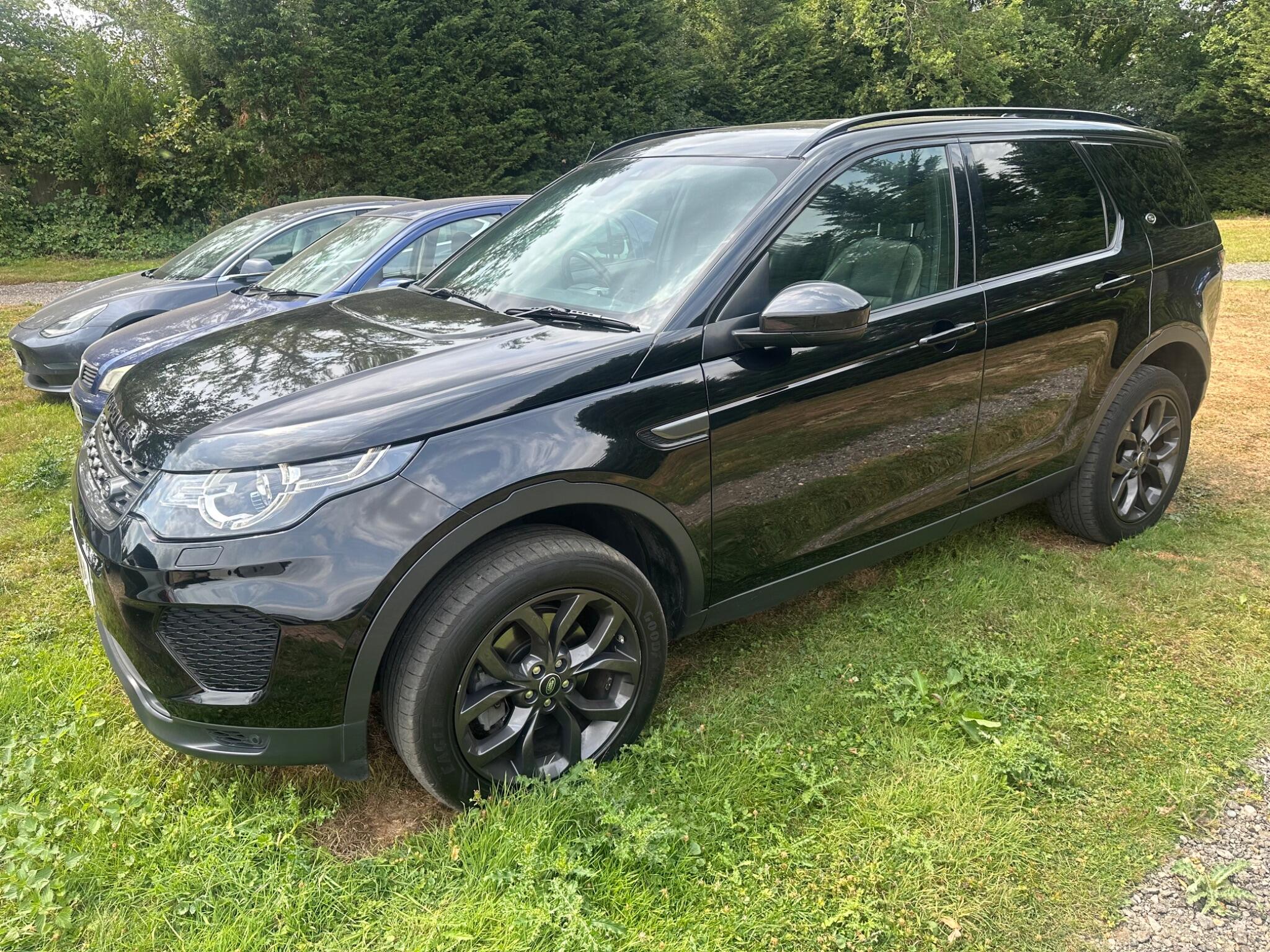 Land Rover Discovery Sport view 2