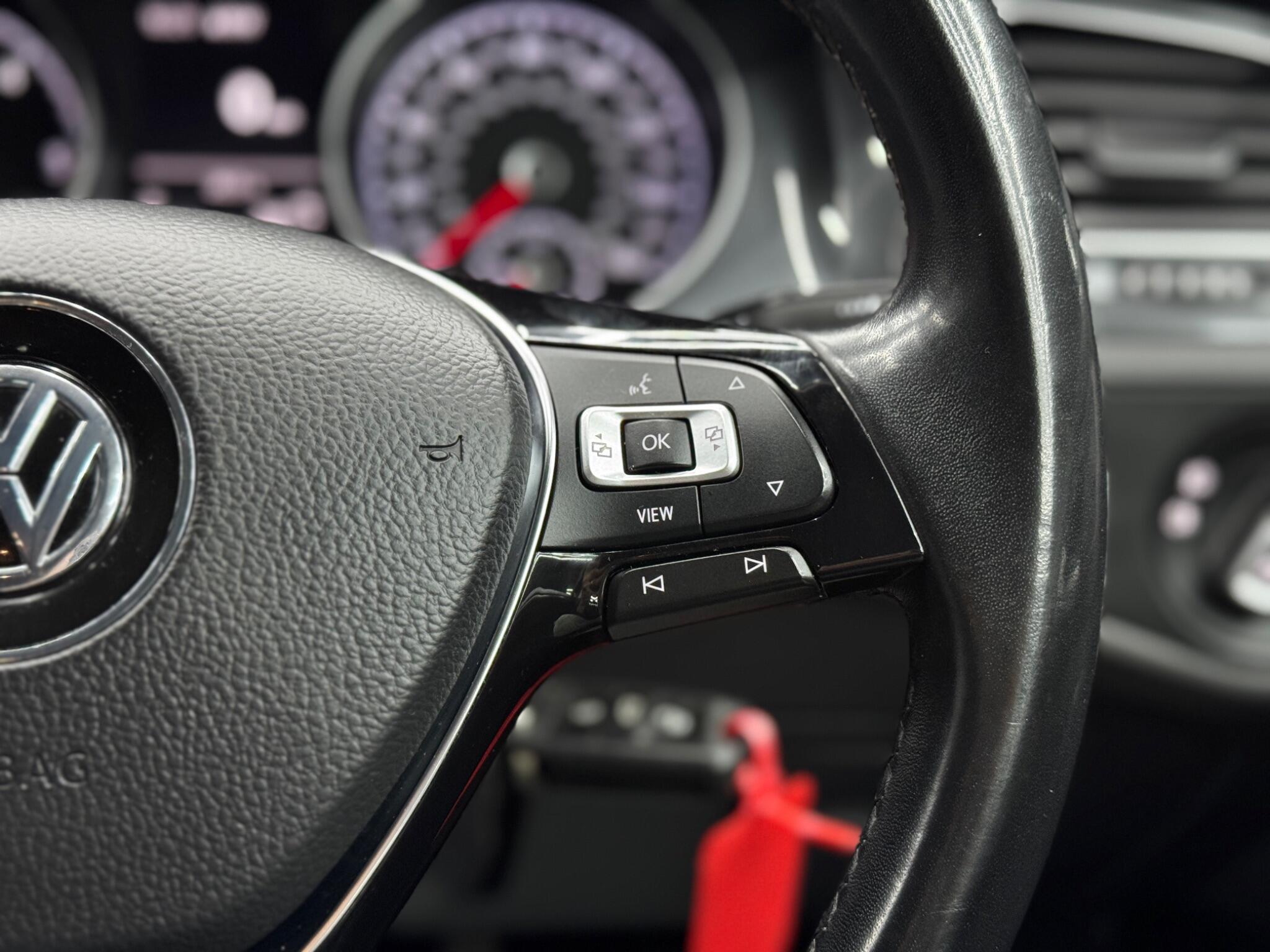Volkswagen Golf view 20