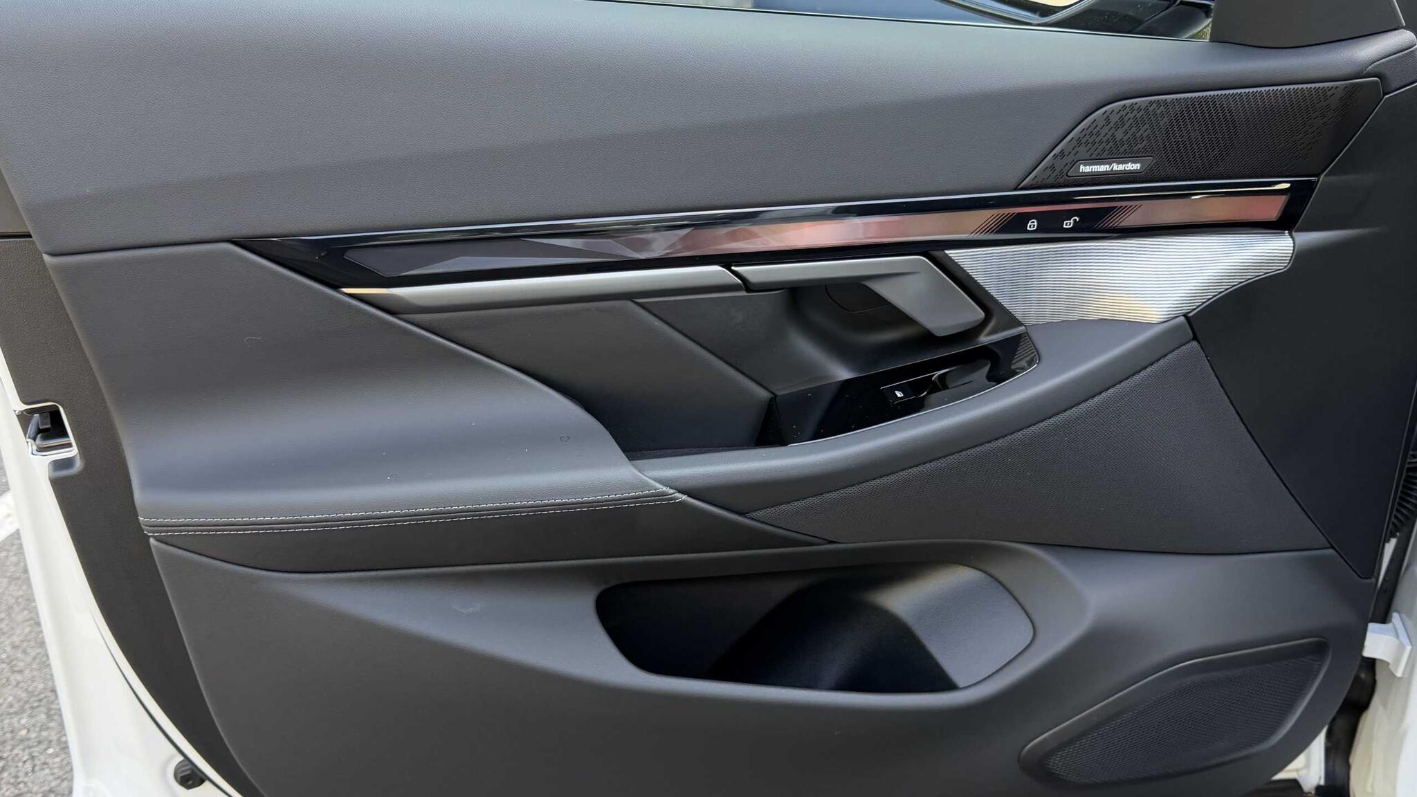 BMW i5 view 23