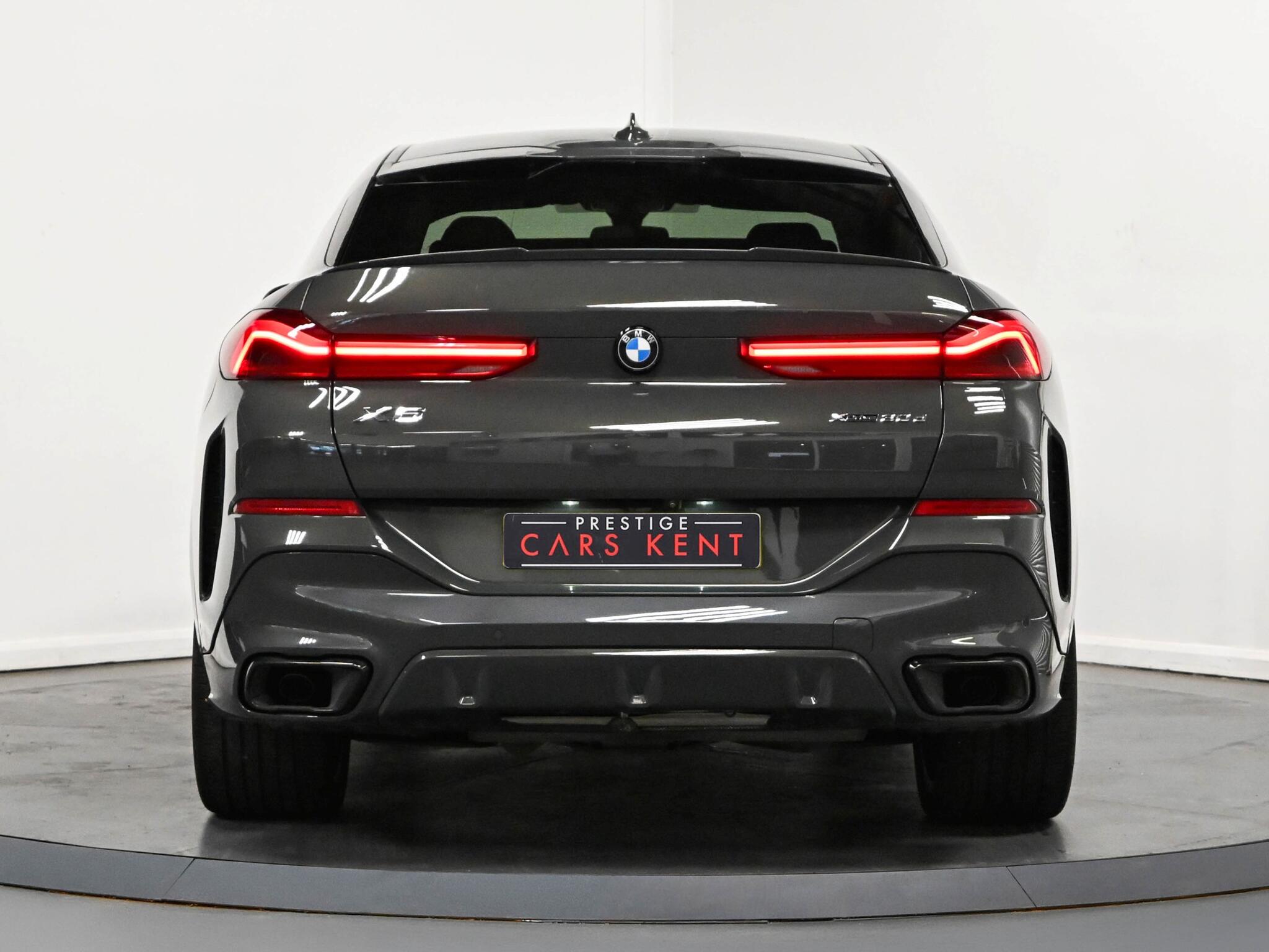 BMW X6 view 26