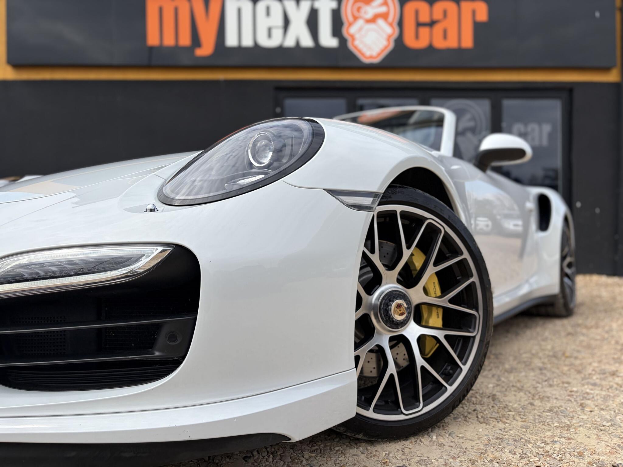 Porsche 911 view 6