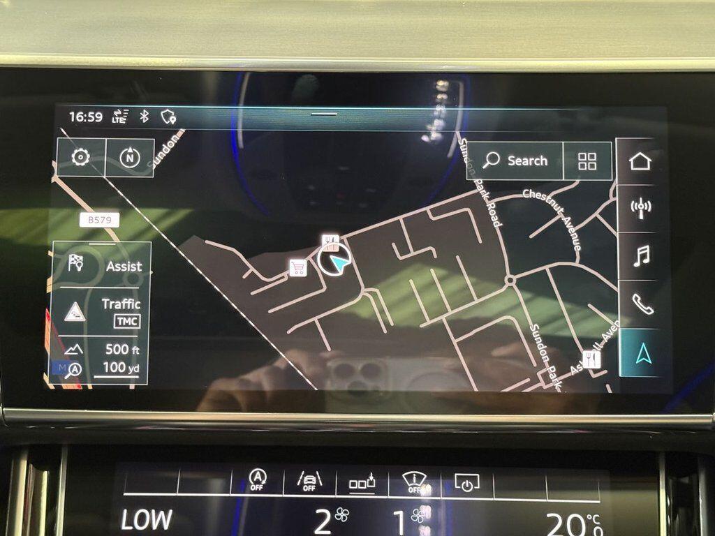 Audi A8 view 39