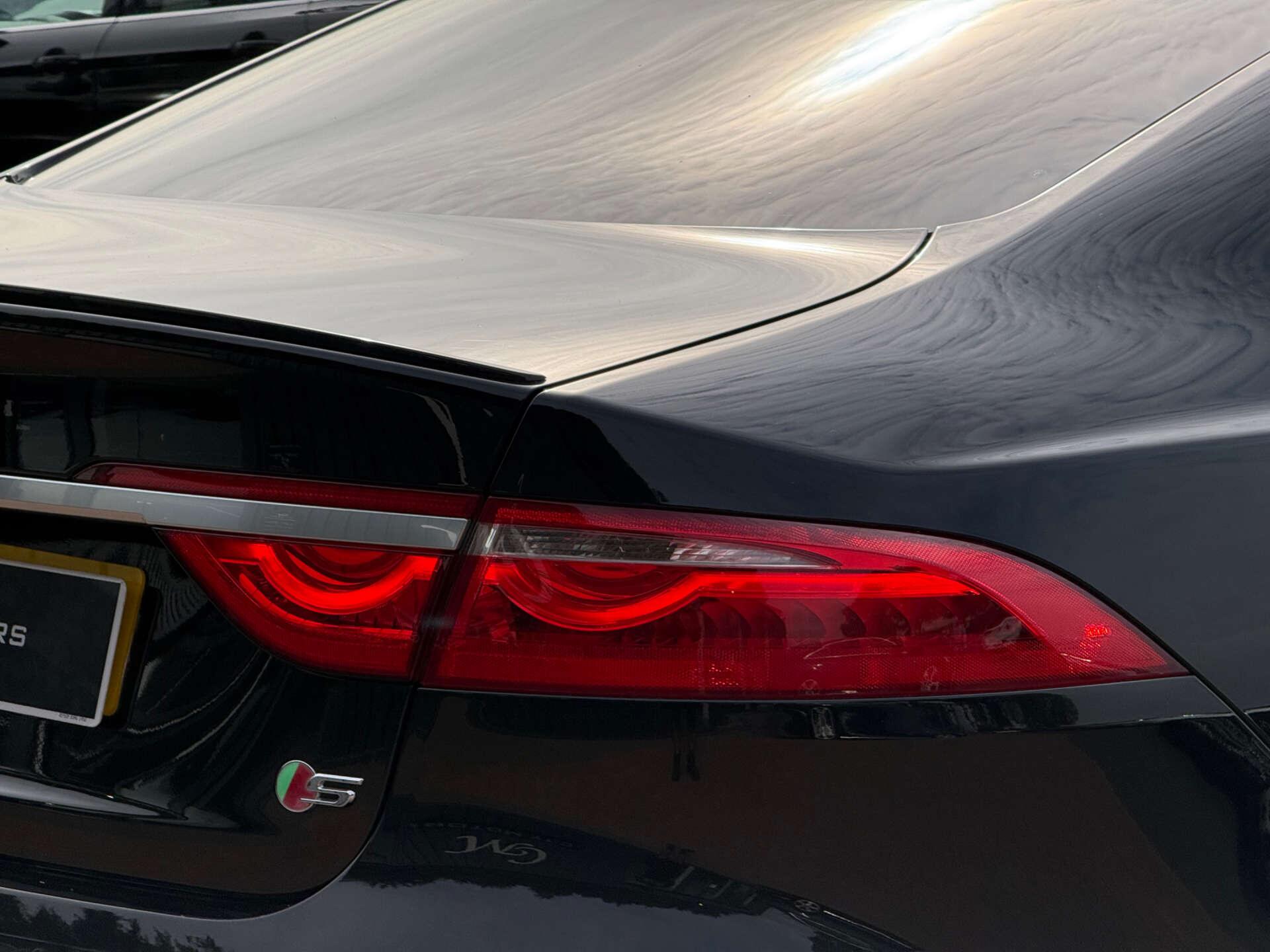 Jaguar XF view 15