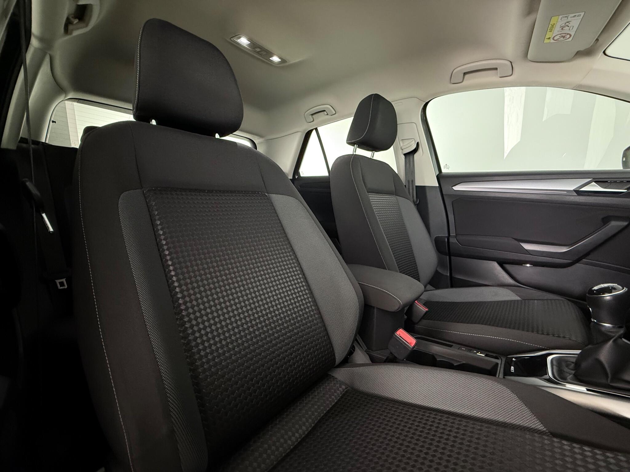 Volkswagen T-Roc view 31