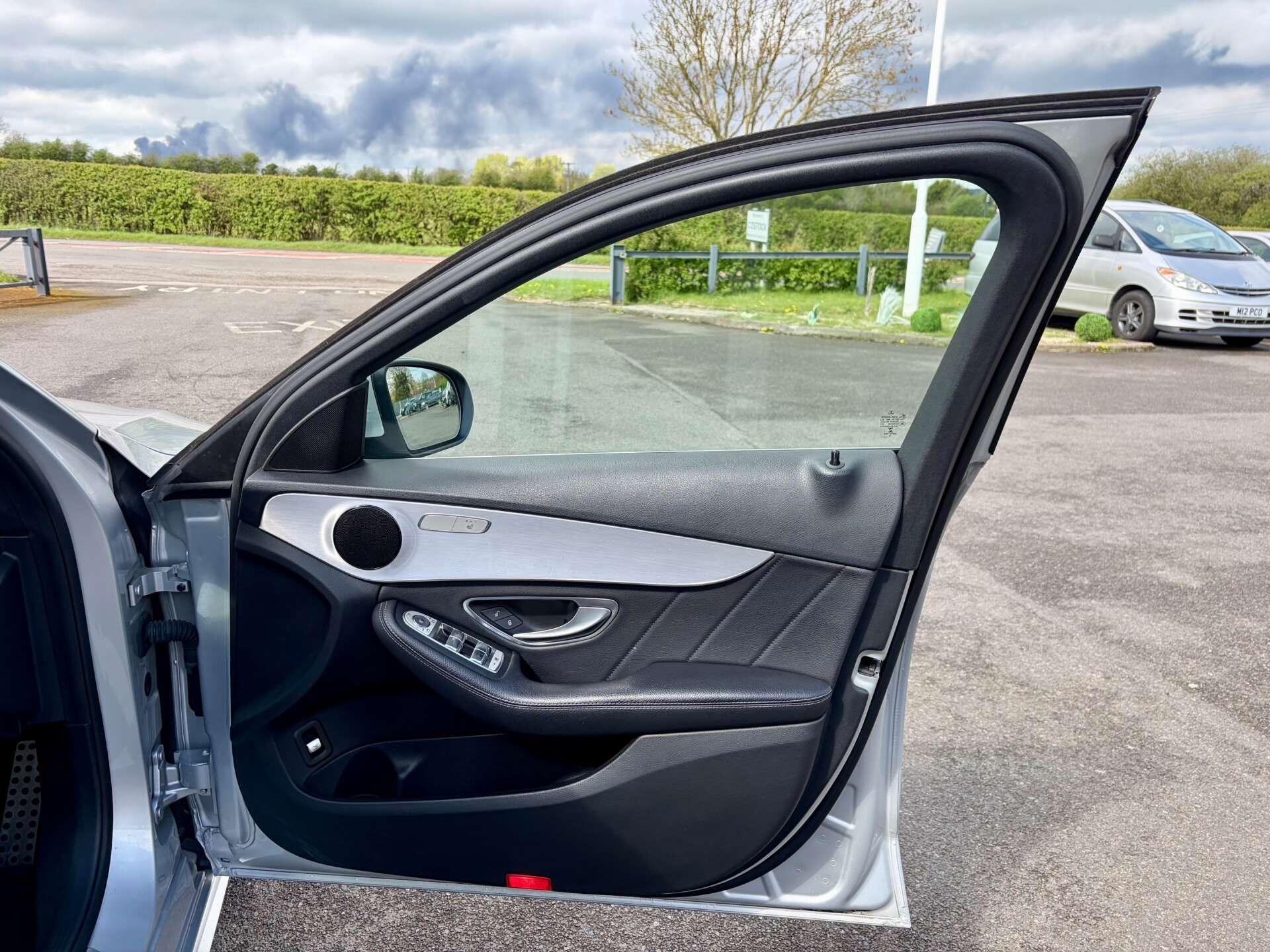 Mercedes-Benz C Class view 38