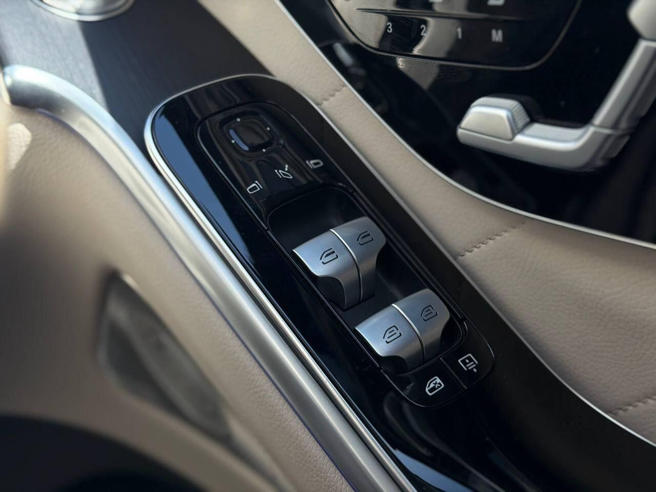 Mercedes-Benz S-Class view 50