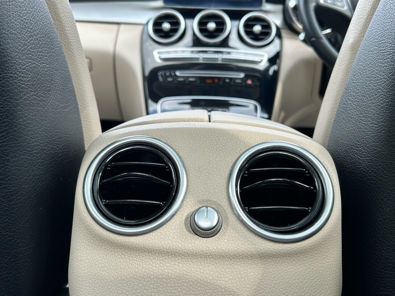 Mercedes-Benz C-Class view 32