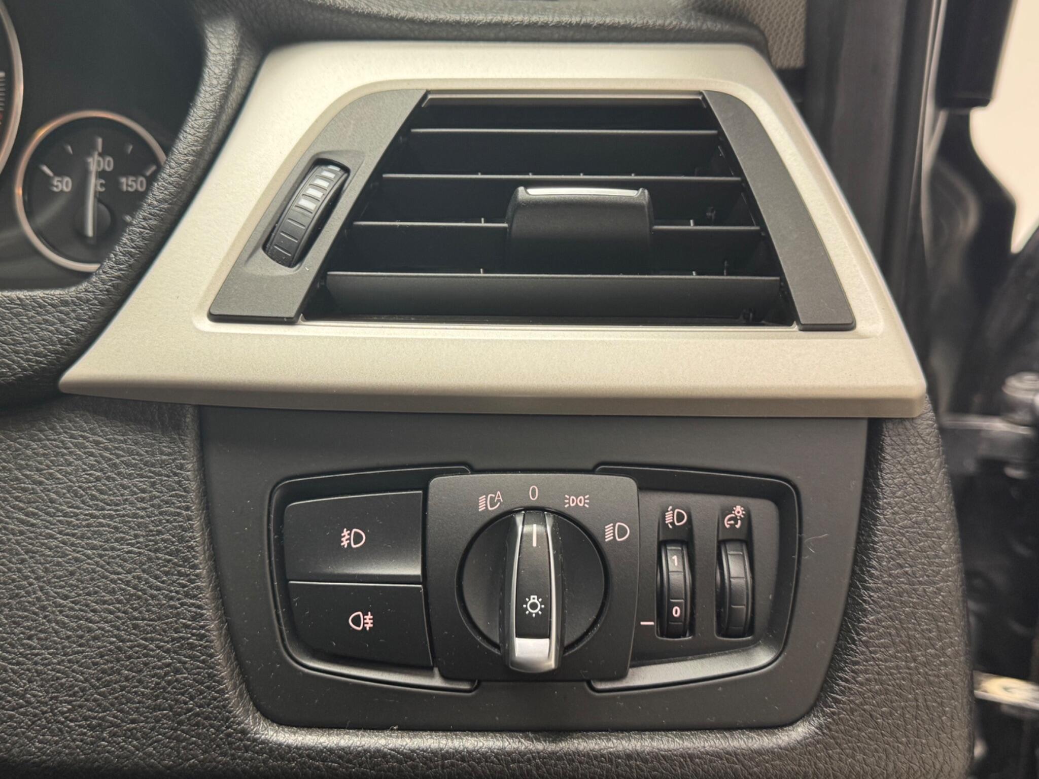BMW 3 Series view 15