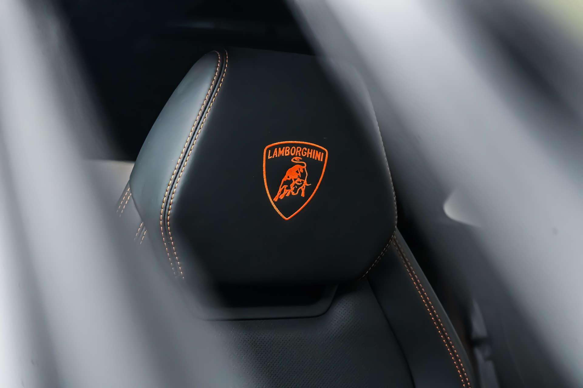 Lamborghini Urus view 9