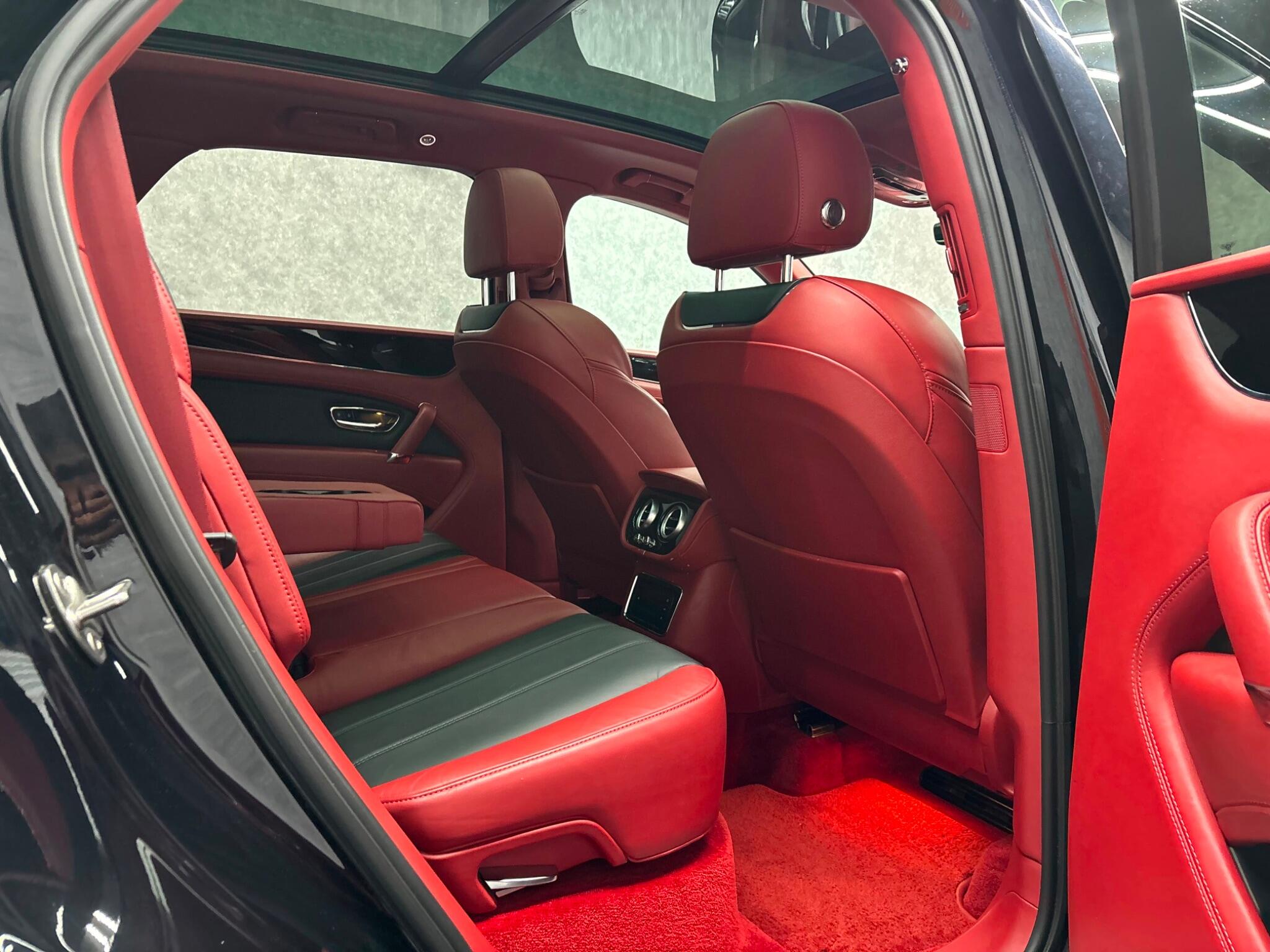 Bentley Bentayga view 3