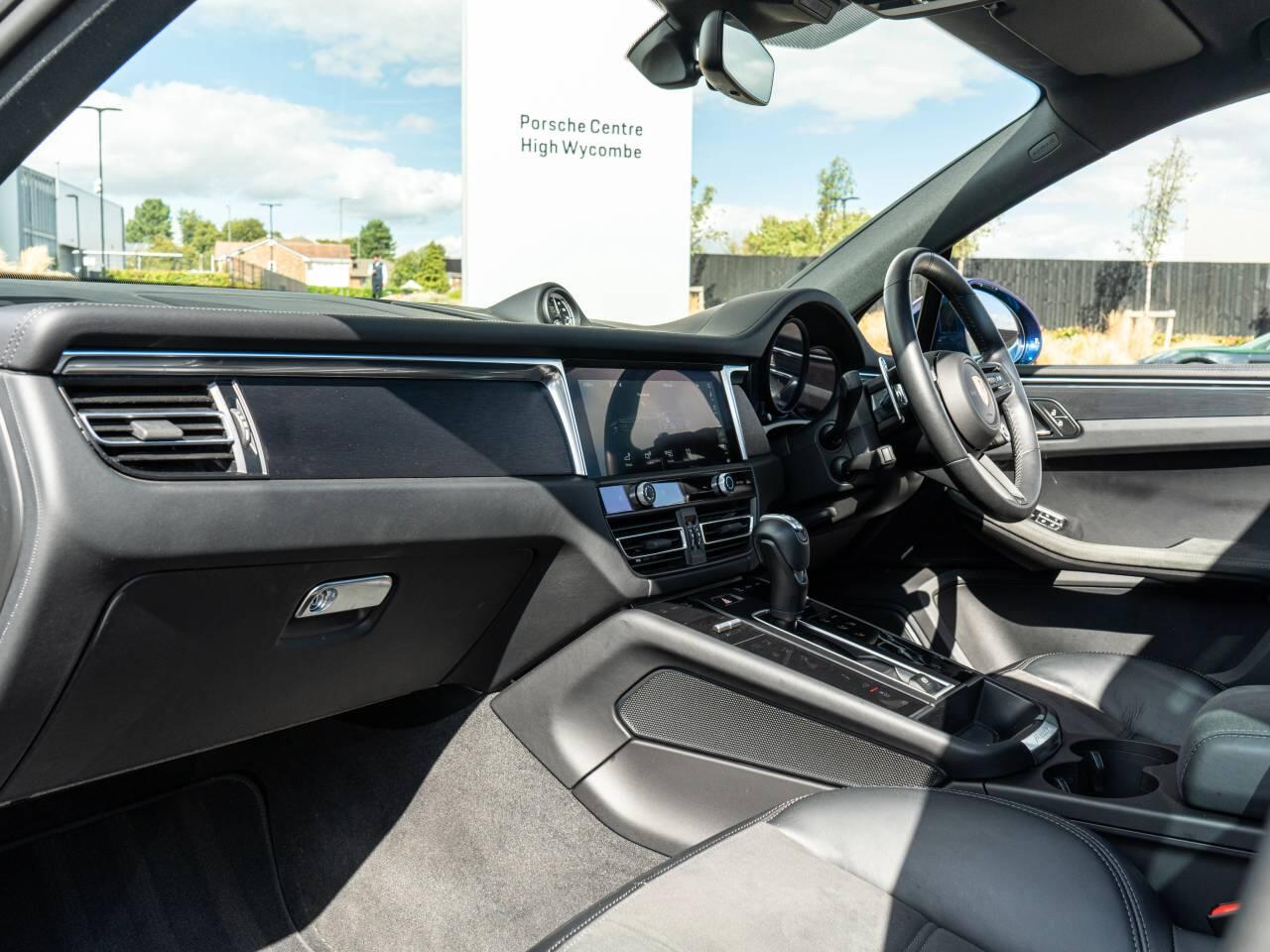 Porsche Macan view 27