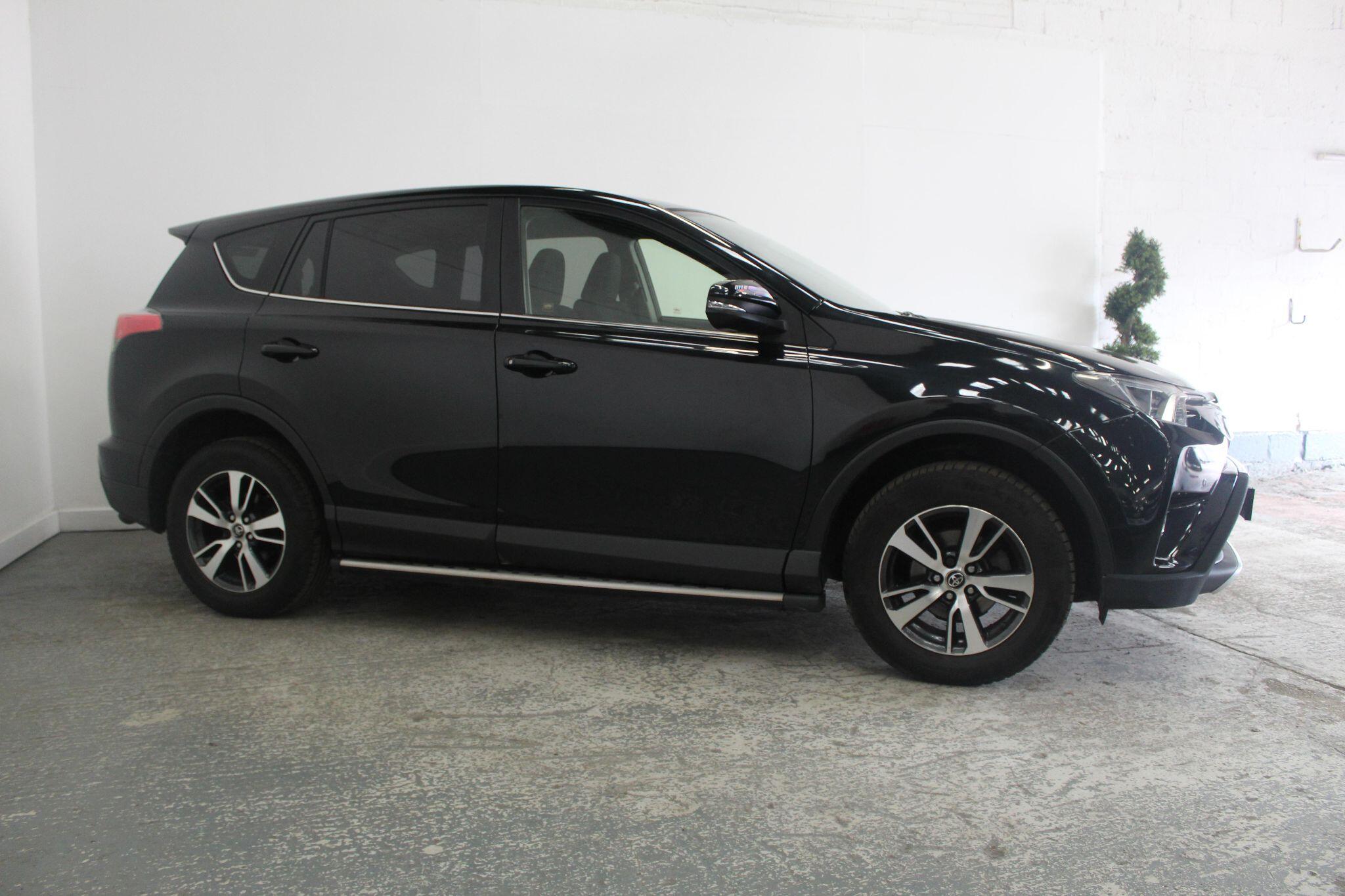 Toyota Rav4 view 4
