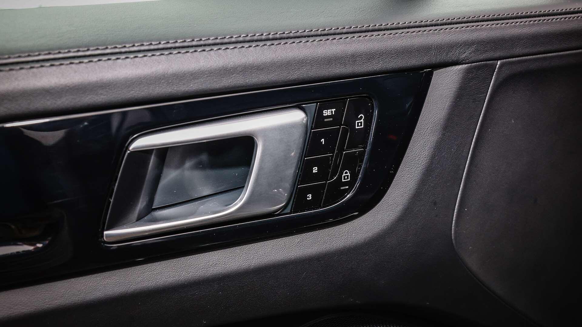 Porsche Cayenne view 21