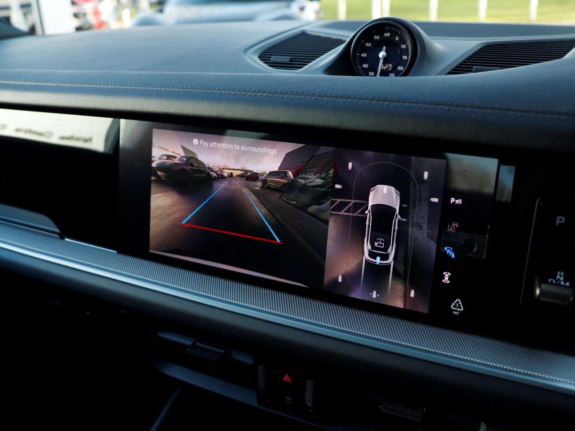 Porsche Cayenne view 16