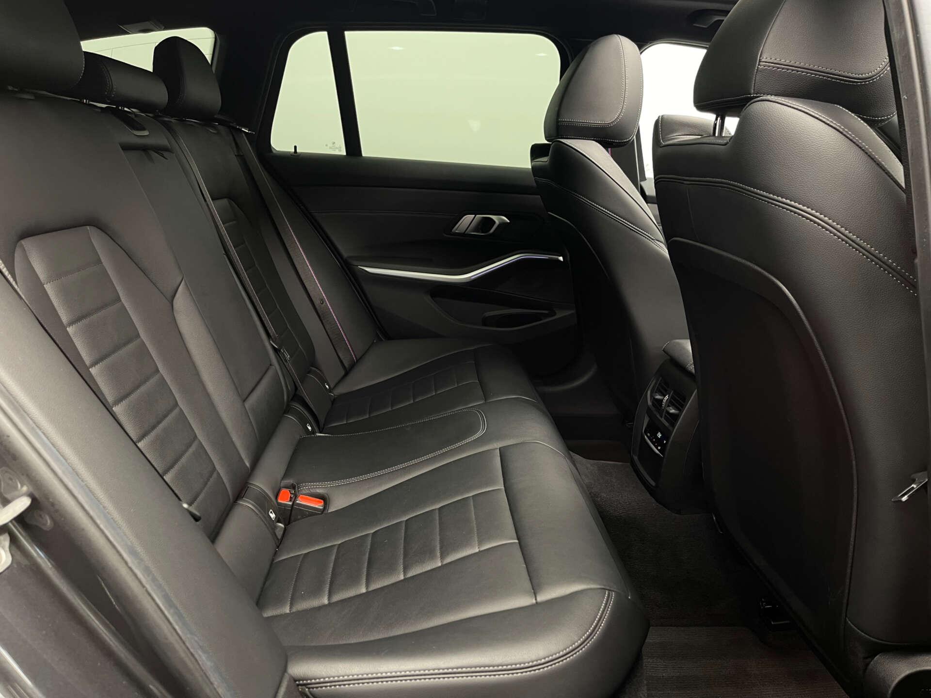 BMW 3 Series view 28