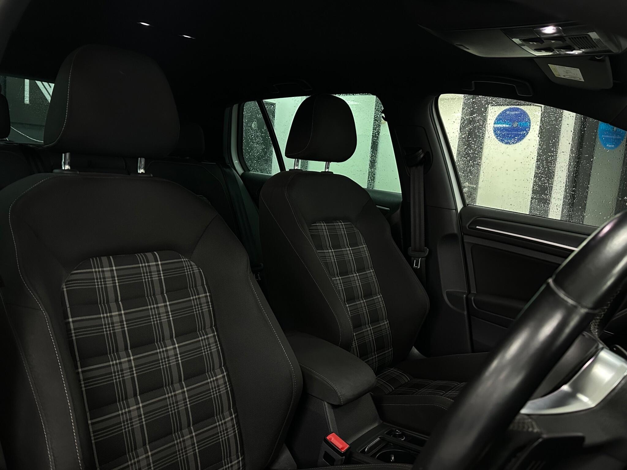 Volkswagen Golf view 23
