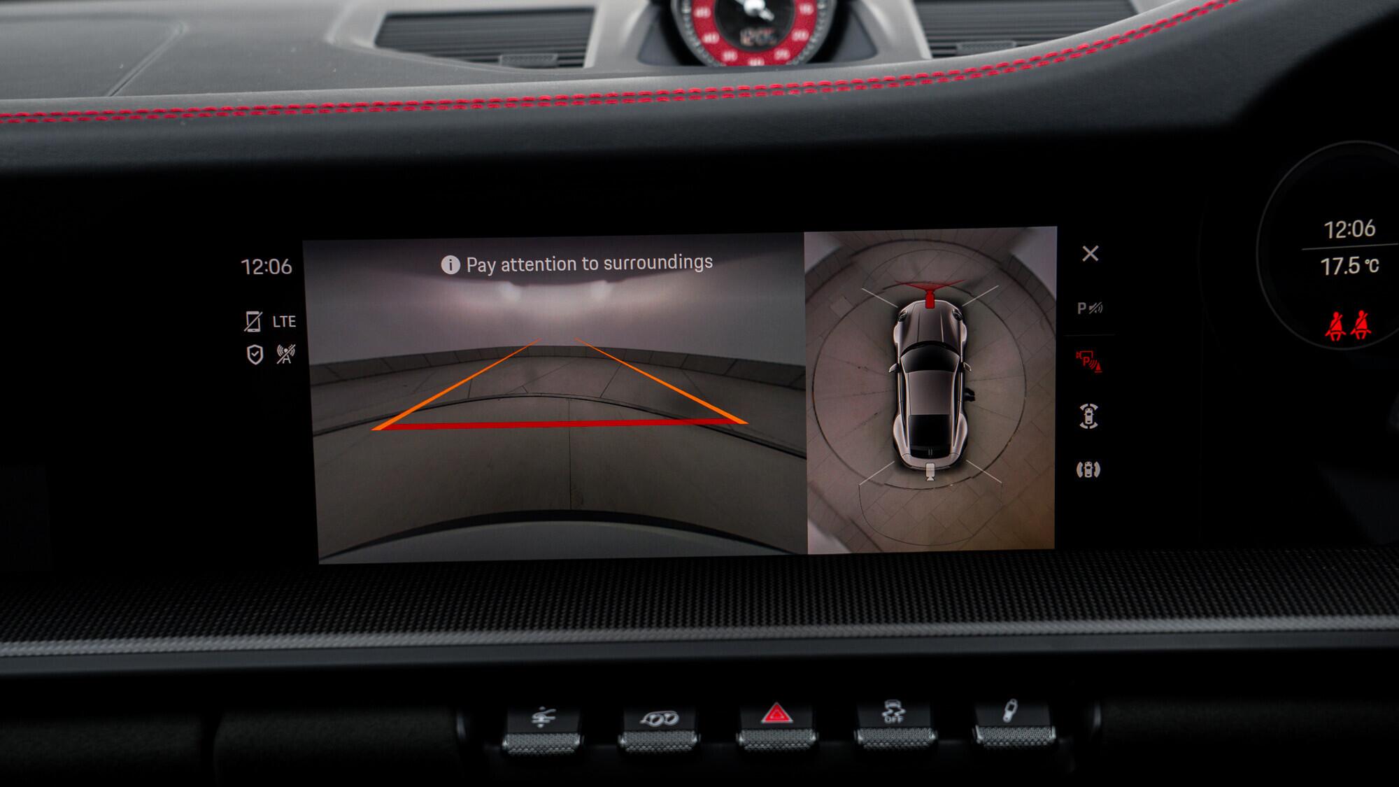 Porsche 911 view 32