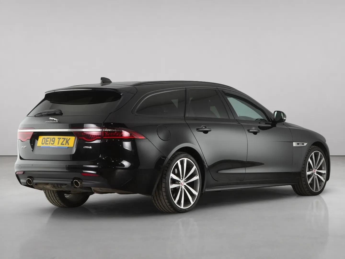 Jaguar XF view 12