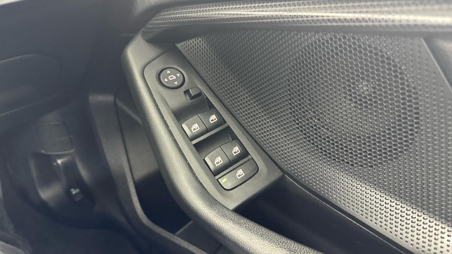 BMW 1 Series view 45