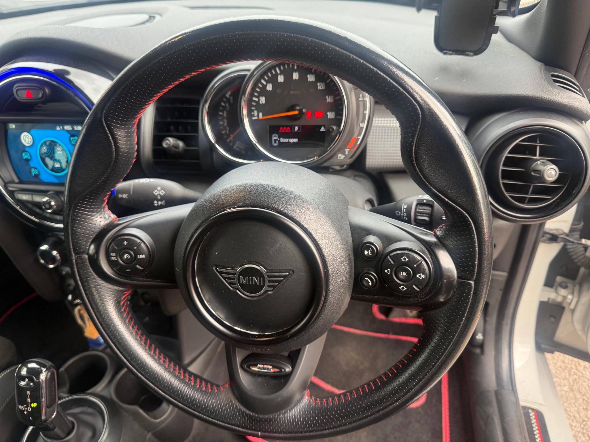 Mini Hatch view 6