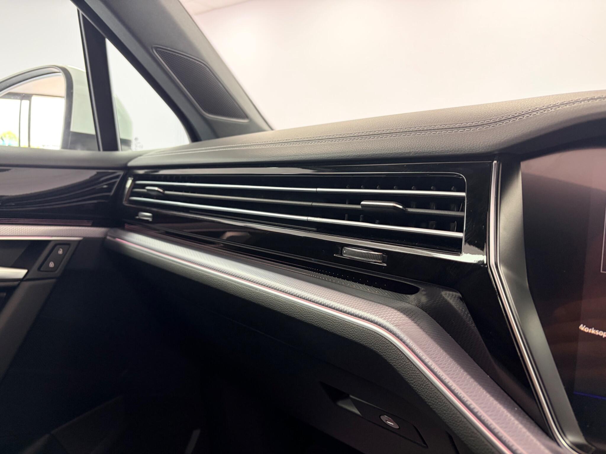Volkswagen Touareg view 39