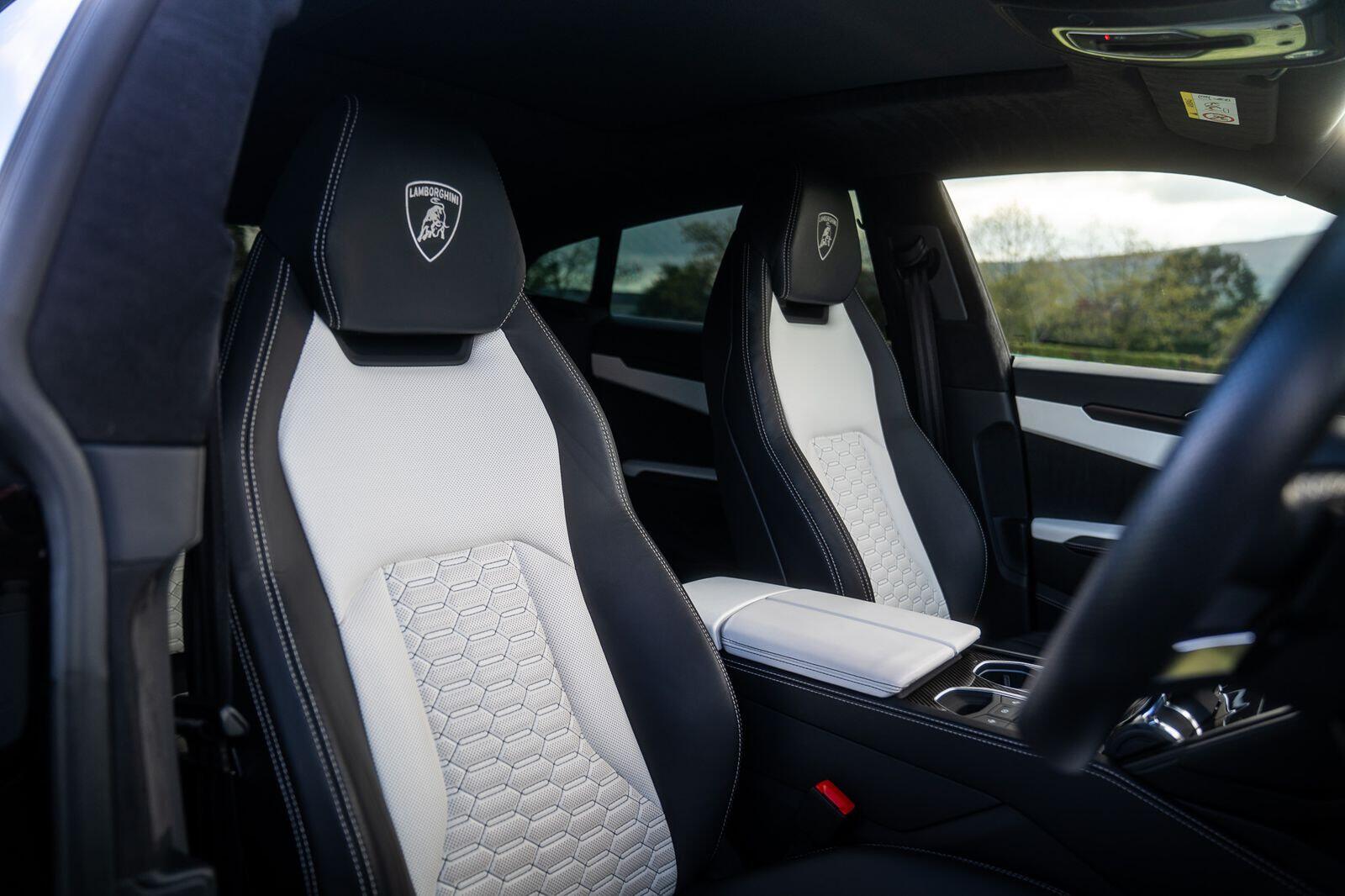 Lamborghini Urus view 24