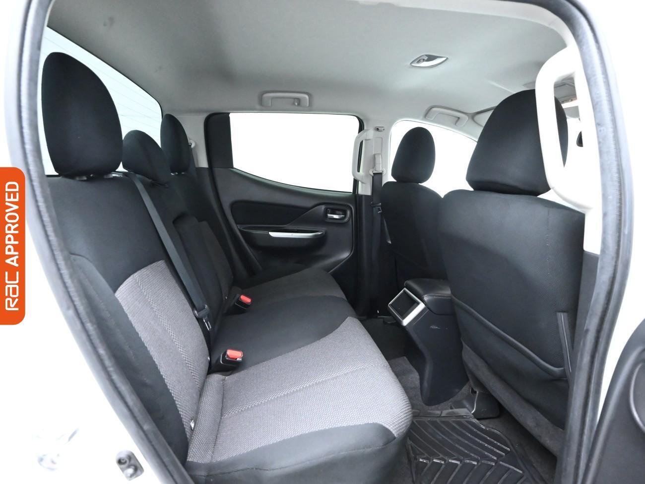 Mitsubishi L200 view 13