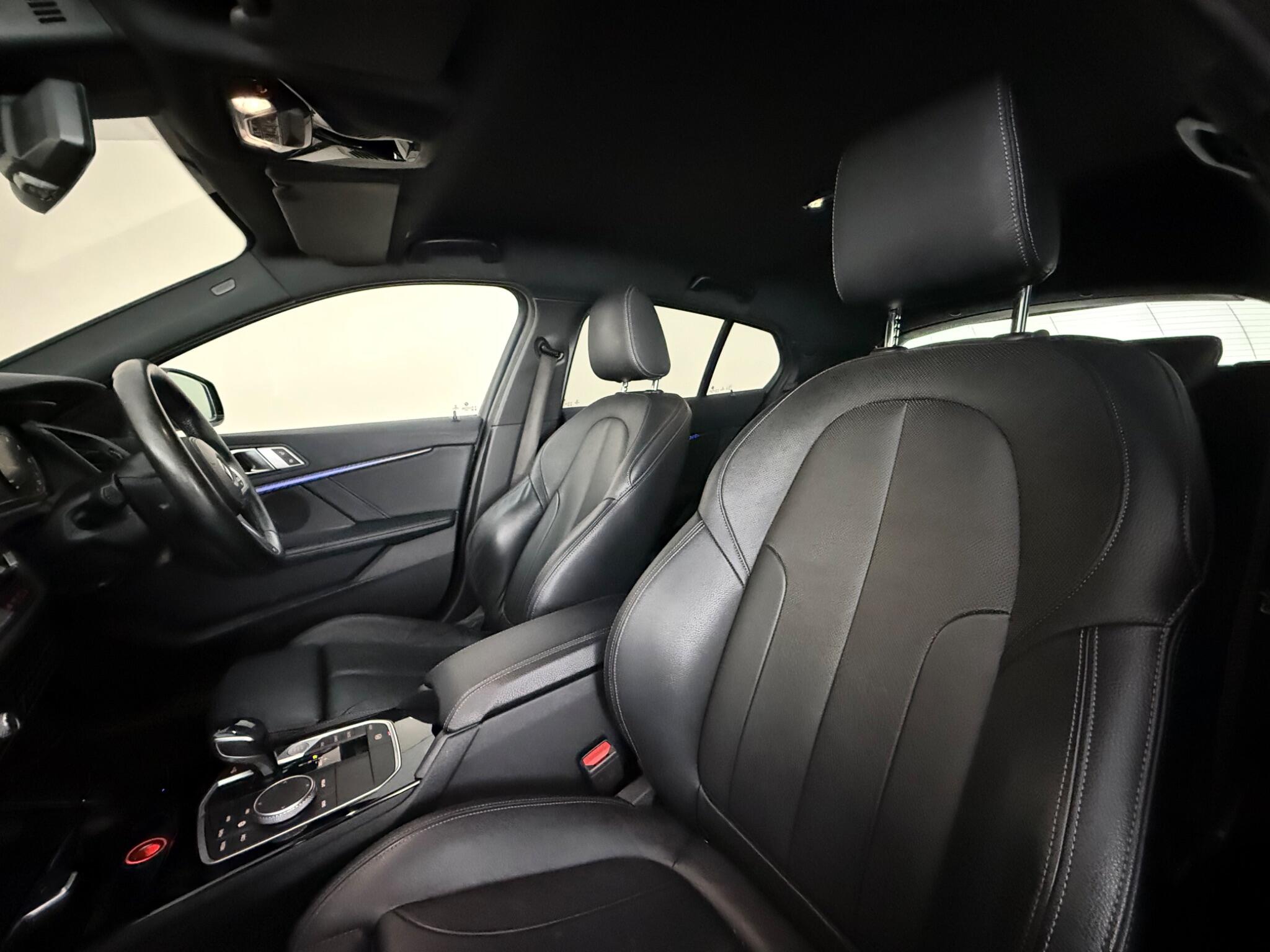 BMW 1 Series view 32