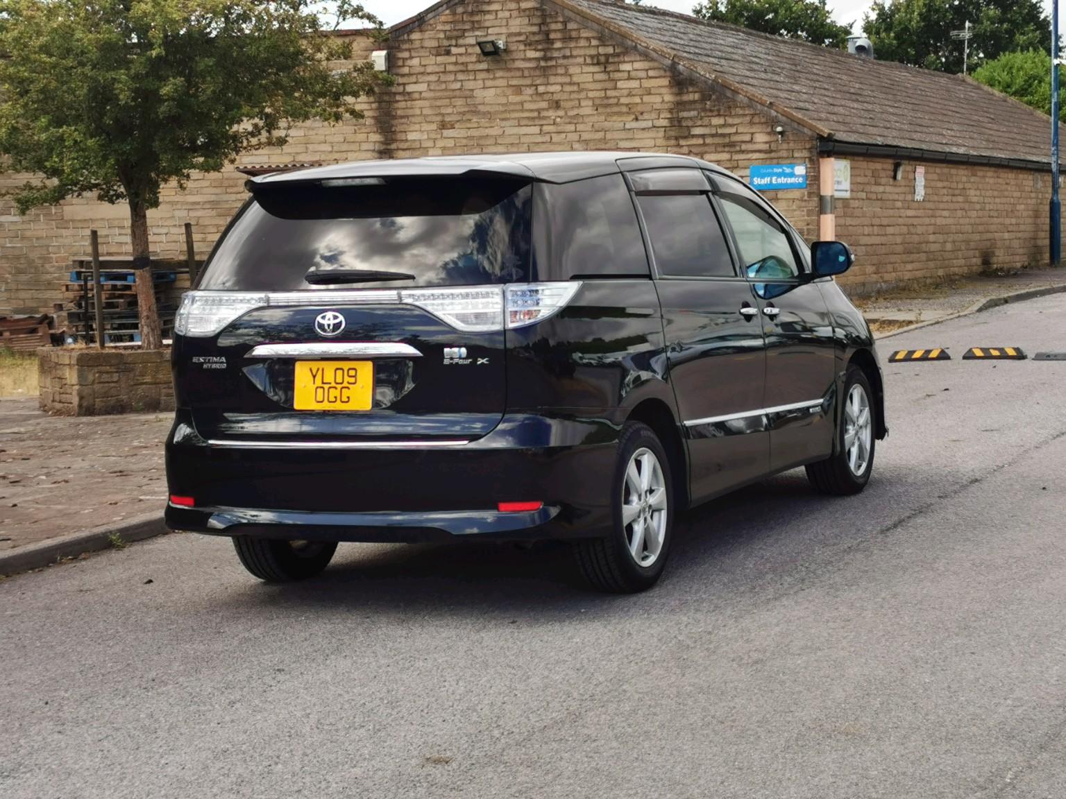 Toyota Estima view 6