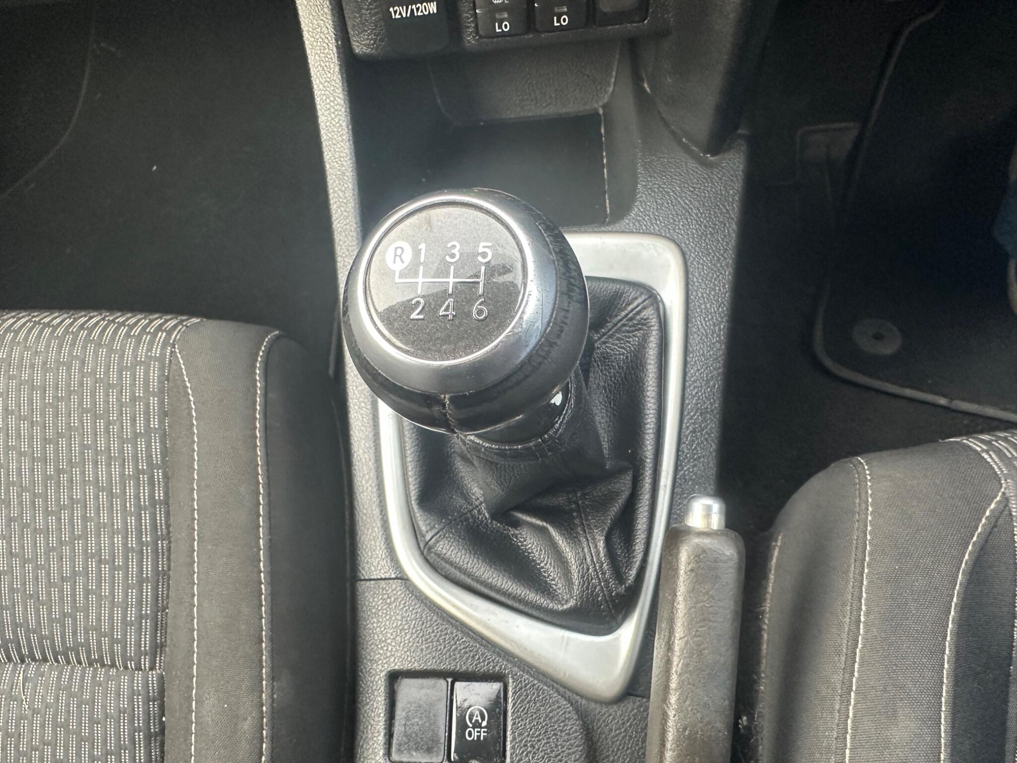 2014 Toyota Auris image 10