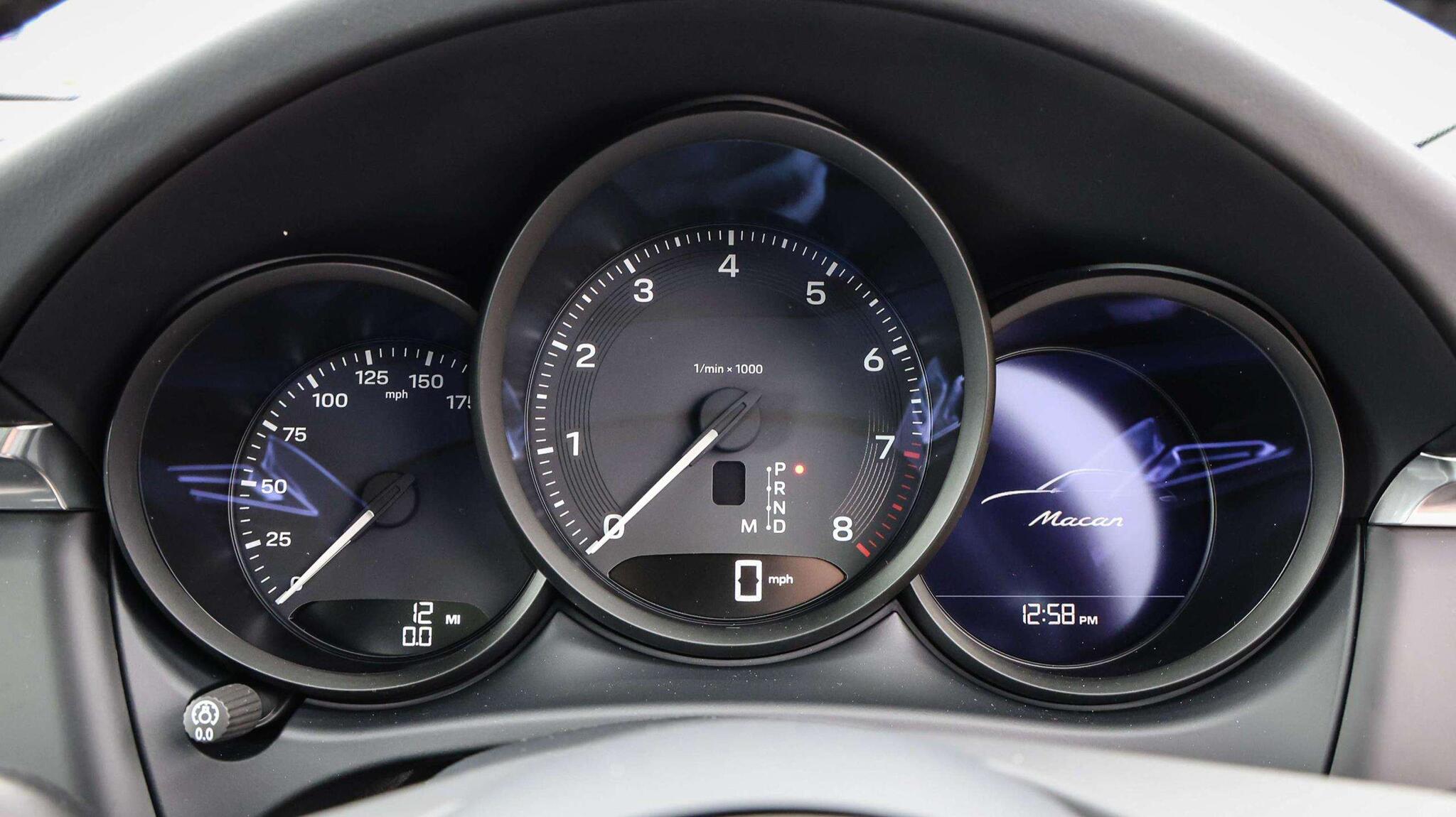 Porsche Macan view 20