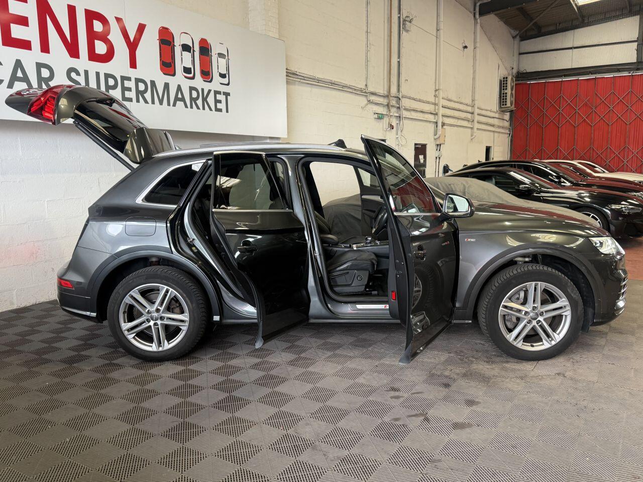 Audi Q5 view 14
