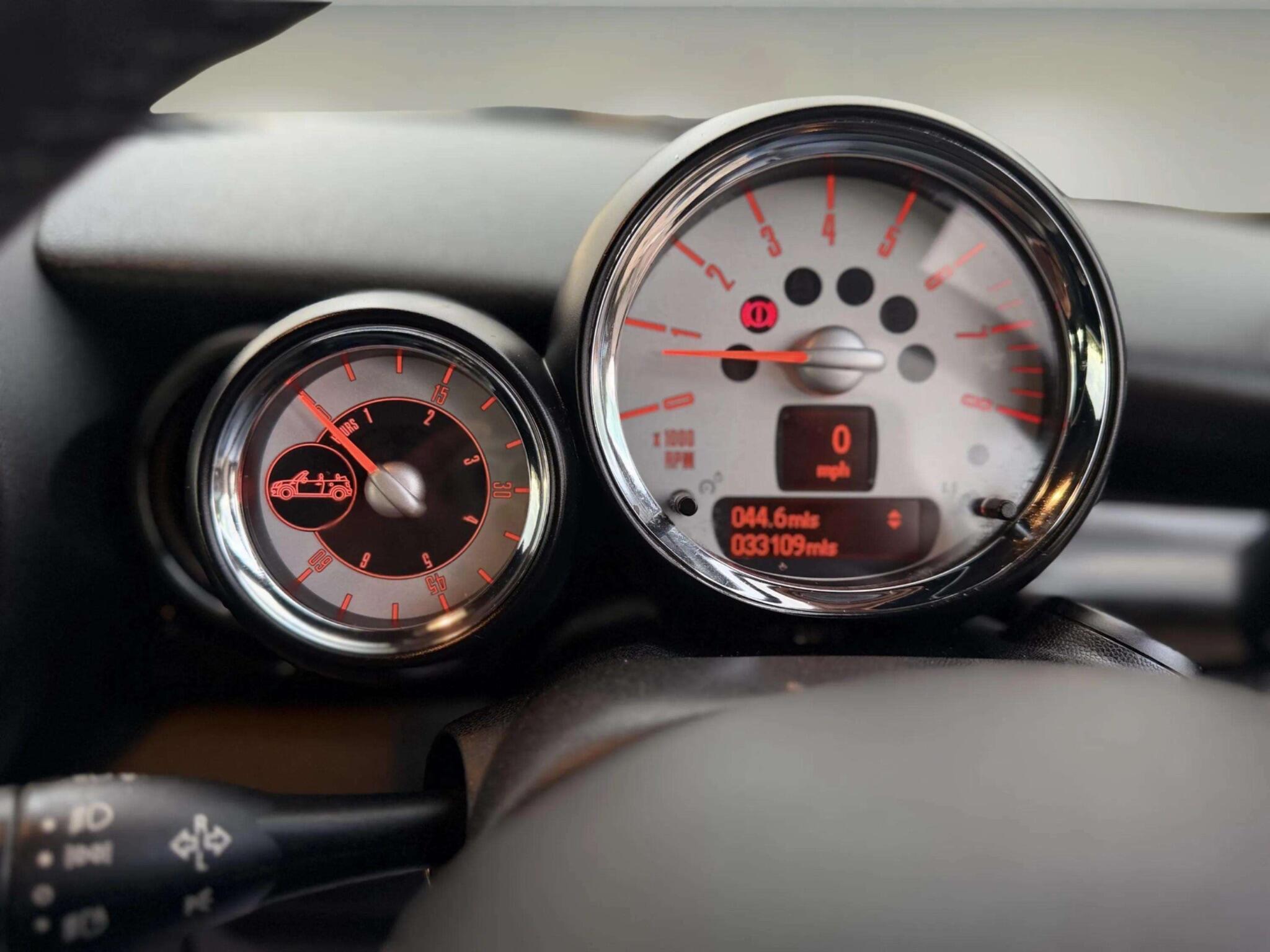 Mini Convertible view 6