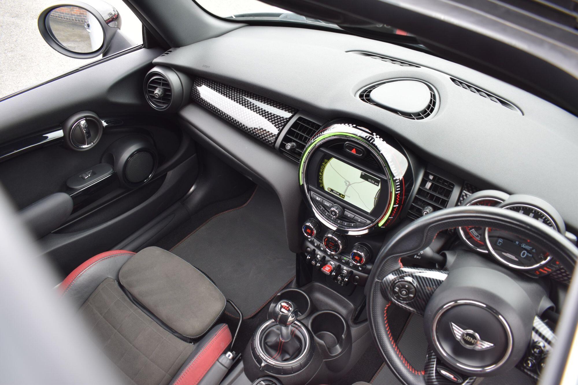 Mini Hatch view 23