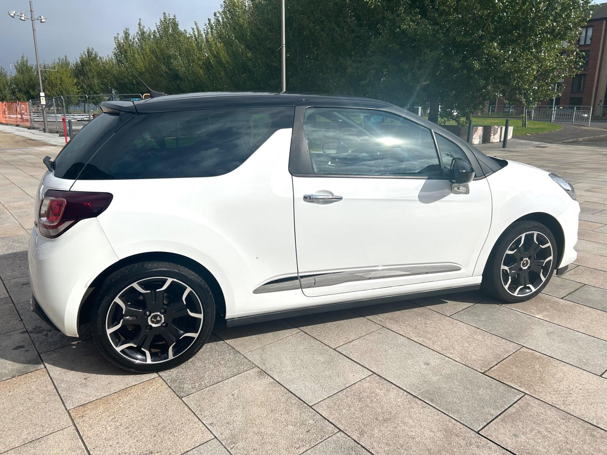 DS Automobiles DS 3 view 12