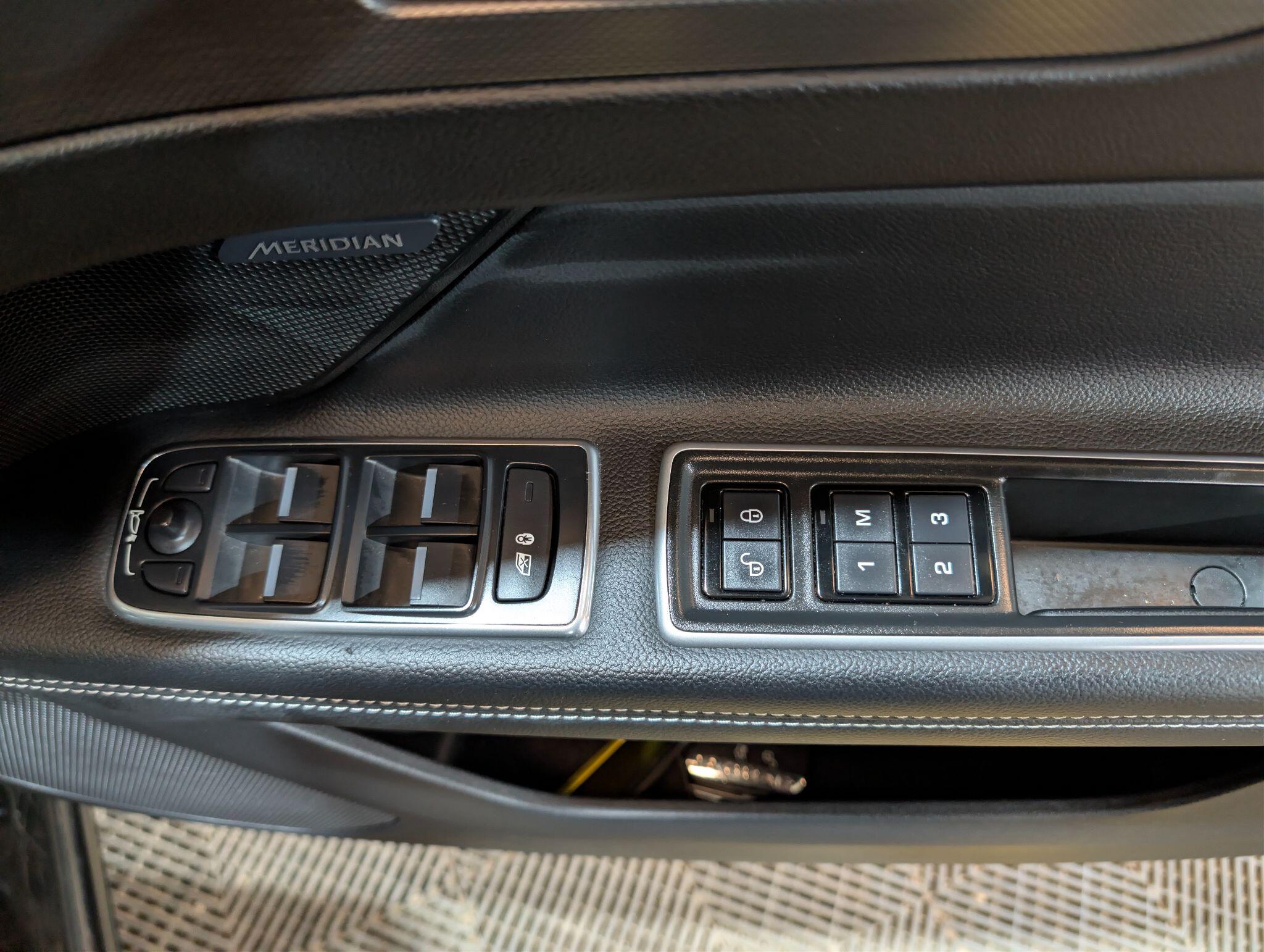 Jaguar XF view 44