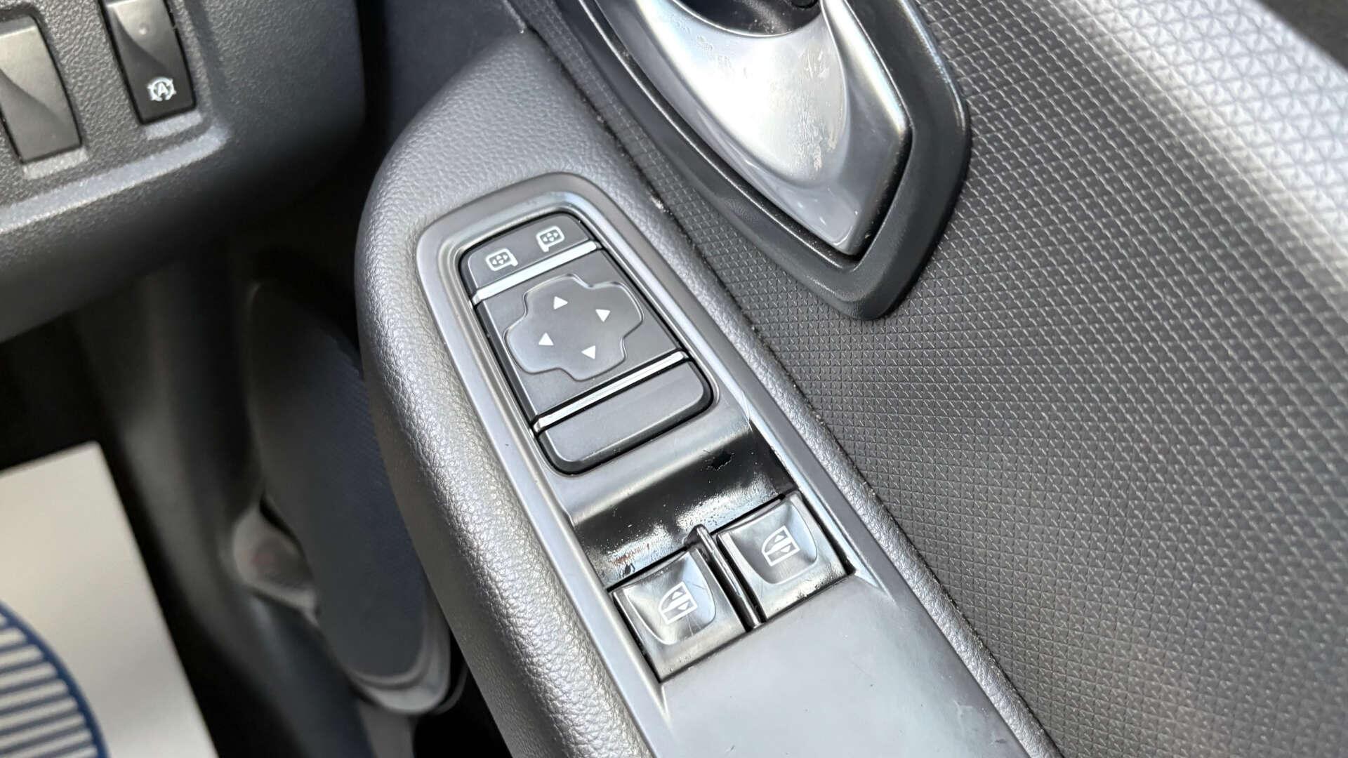 Renault Clio view 24