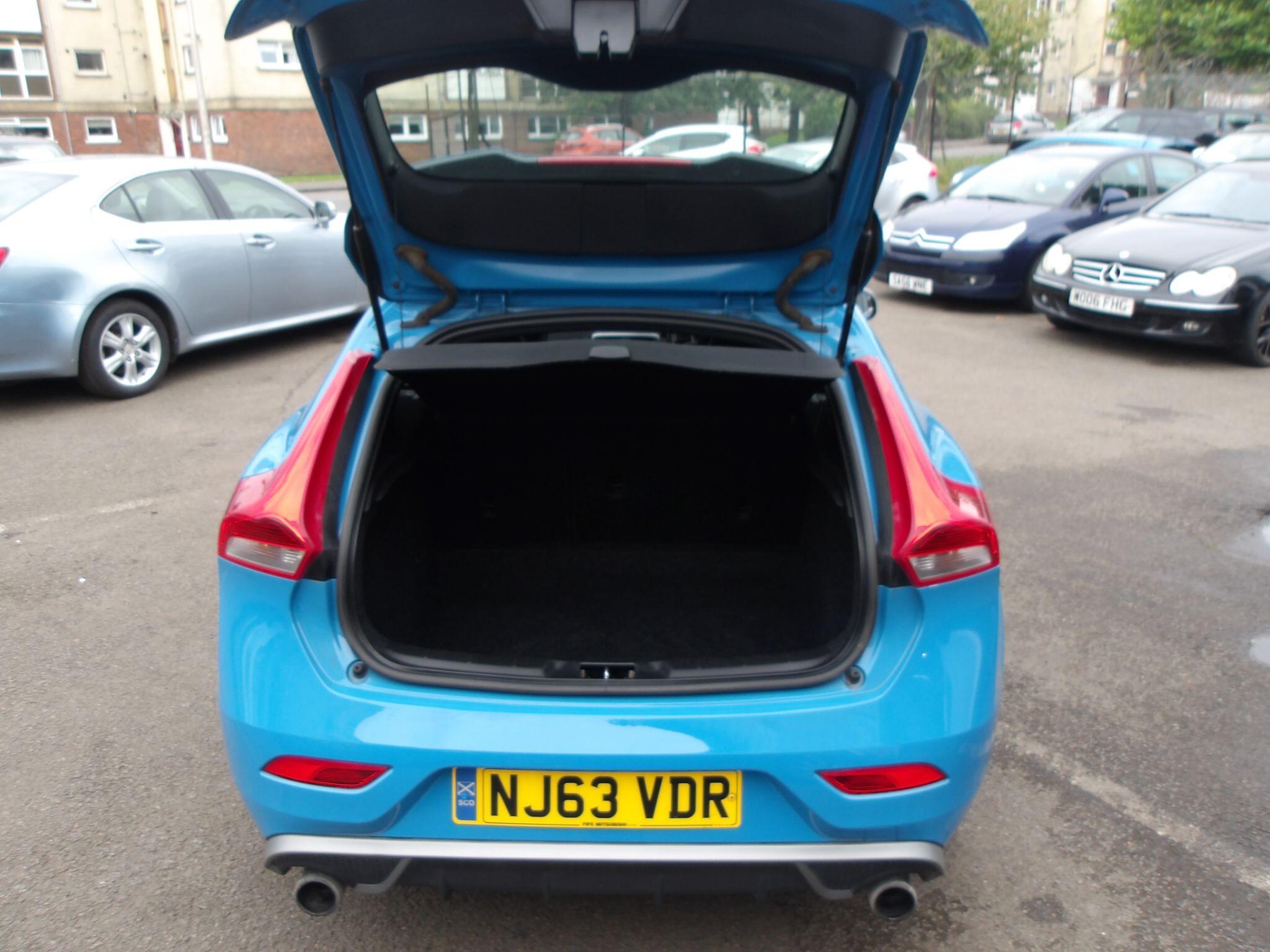 Volvo V40 view 11