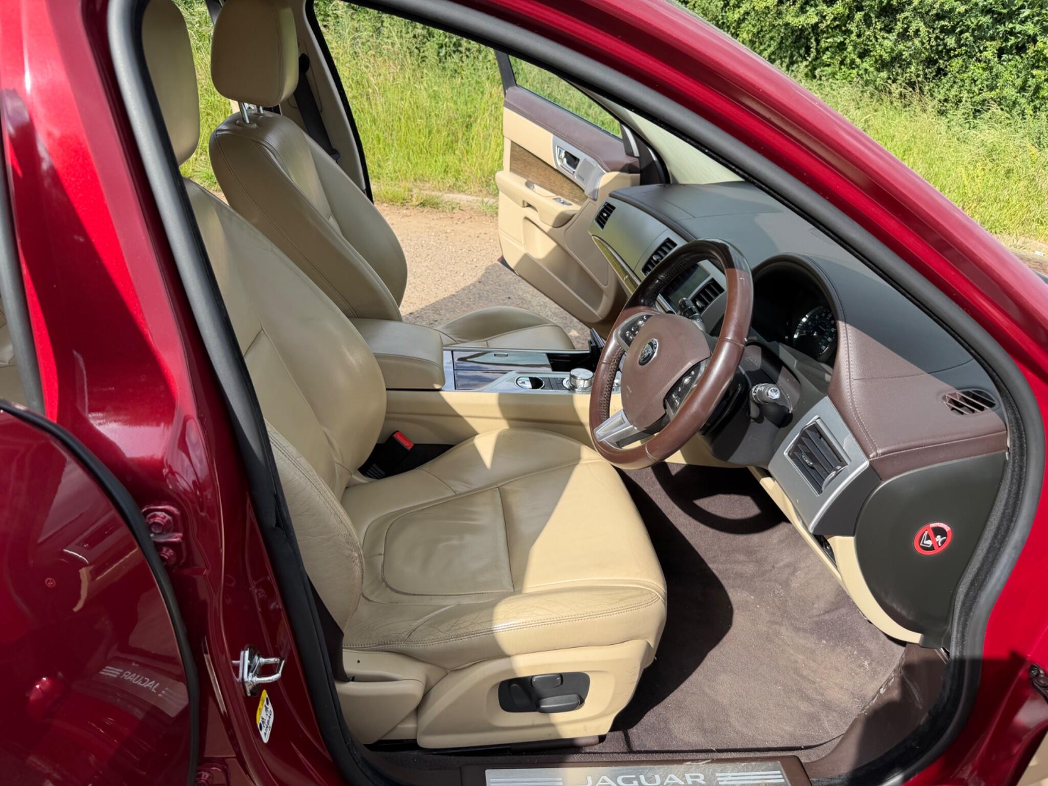 Jaguar XF view 6
