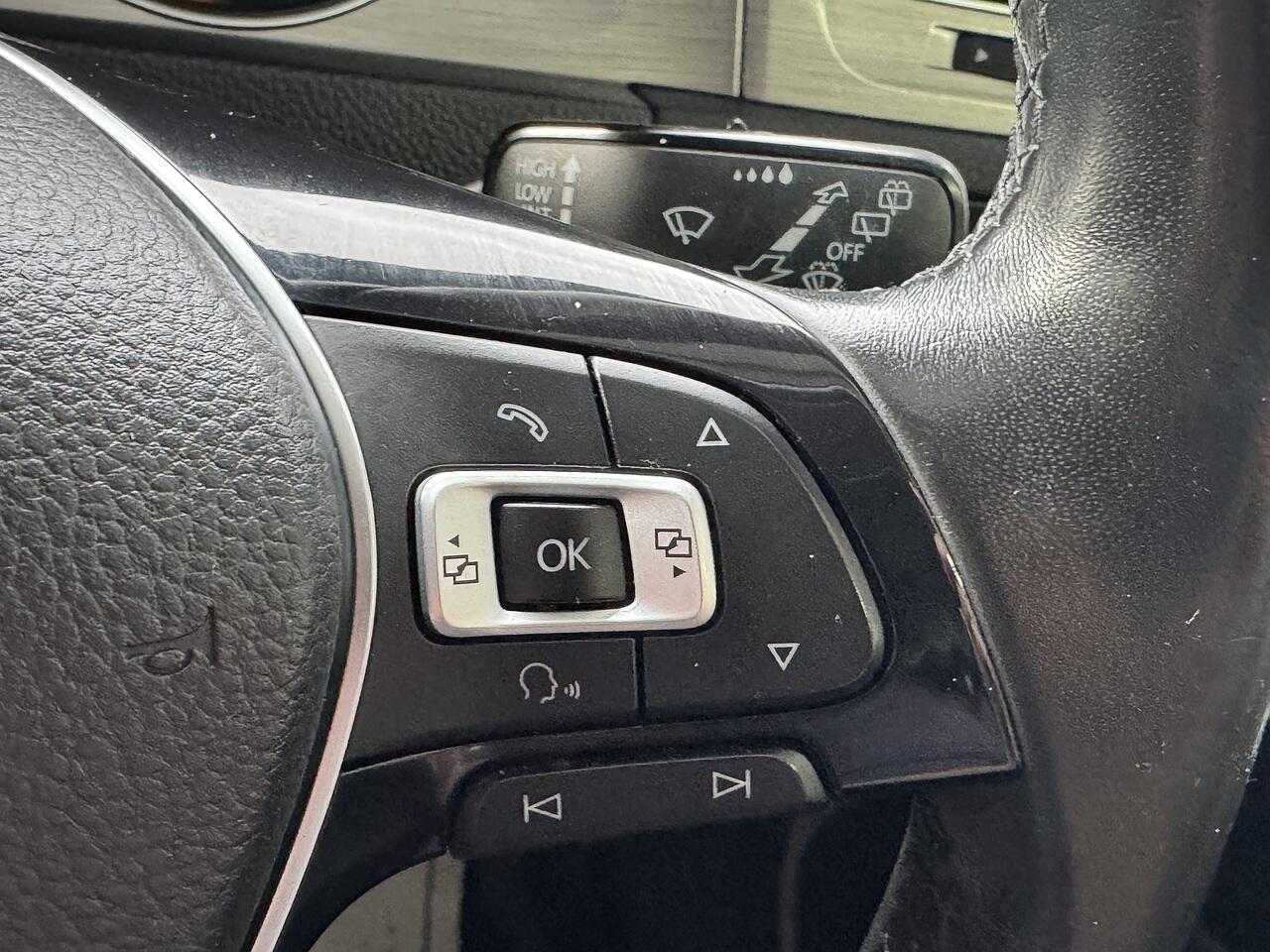 Volkswagen Golf view 20