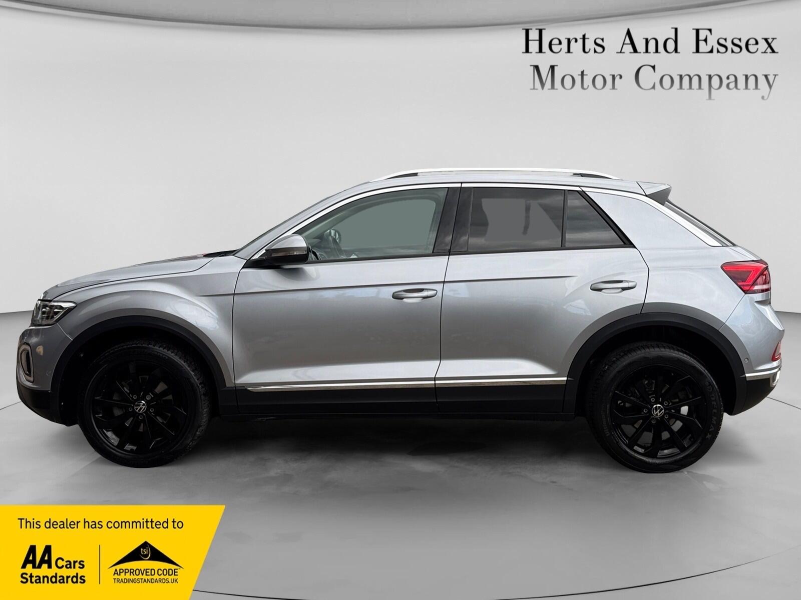Volkswagen T-Roc view 5