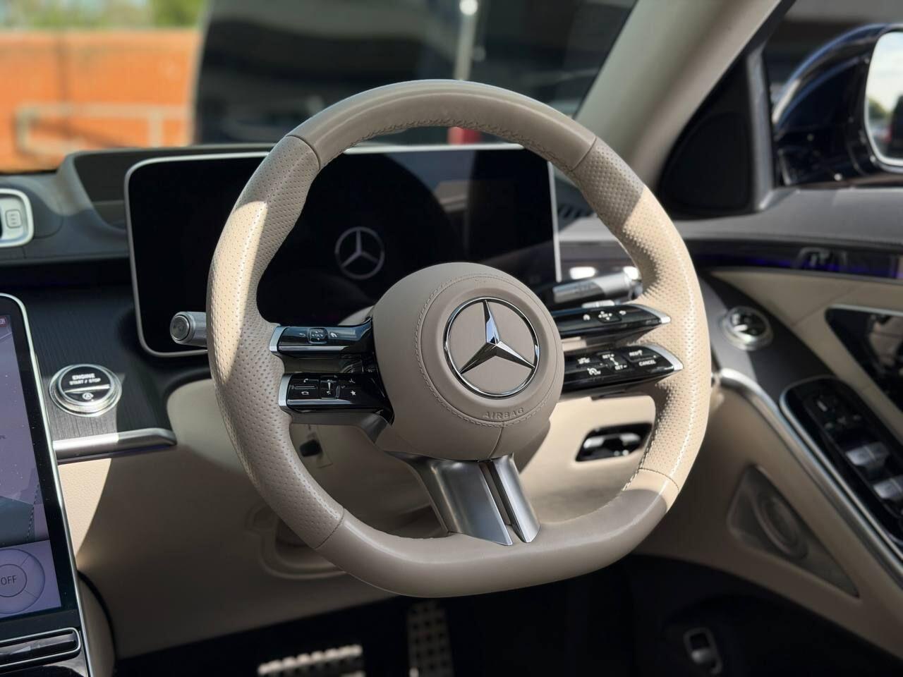 Mercedes-Benz S-Class view 35