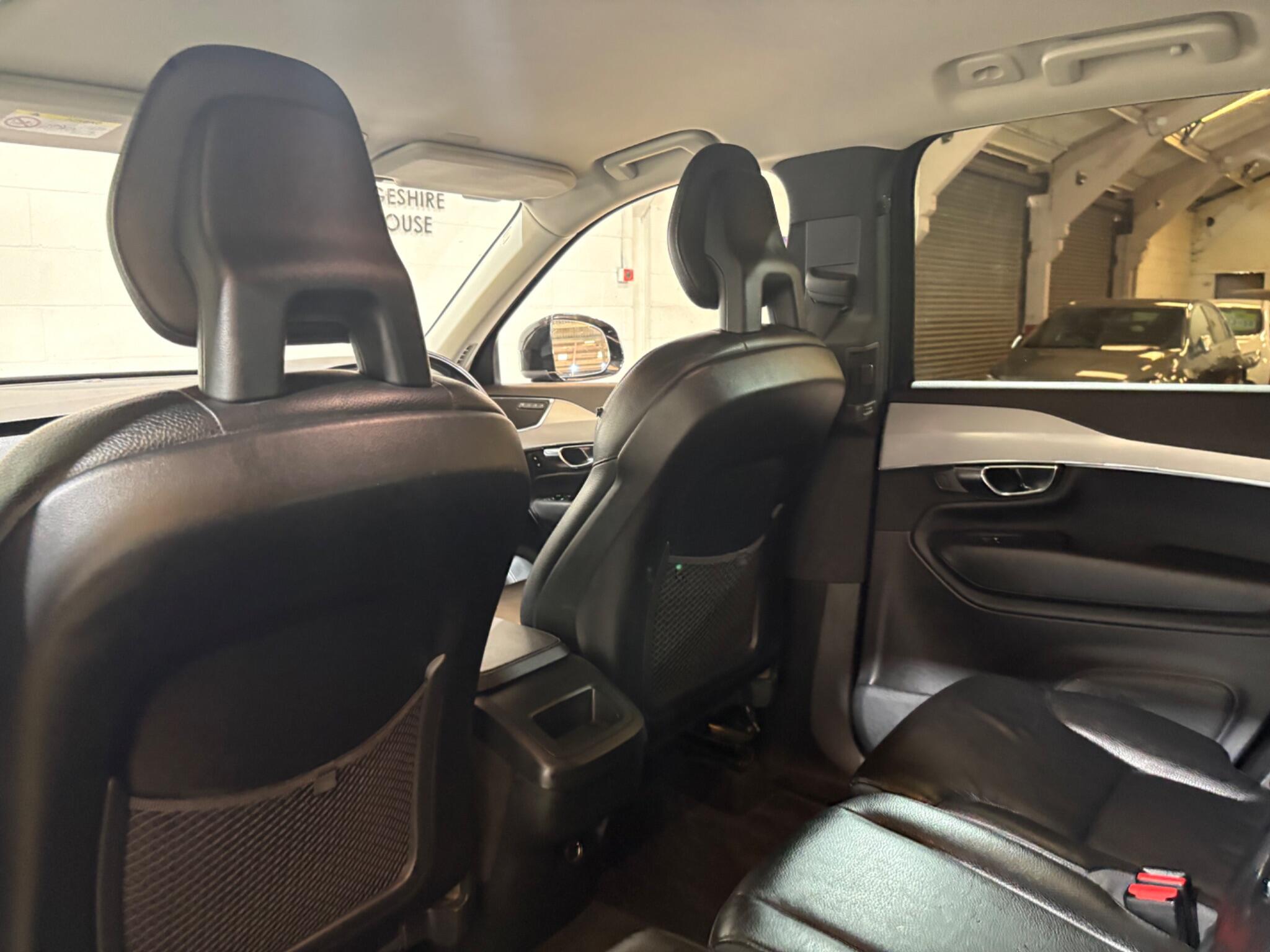 Volvo XC90 view 26