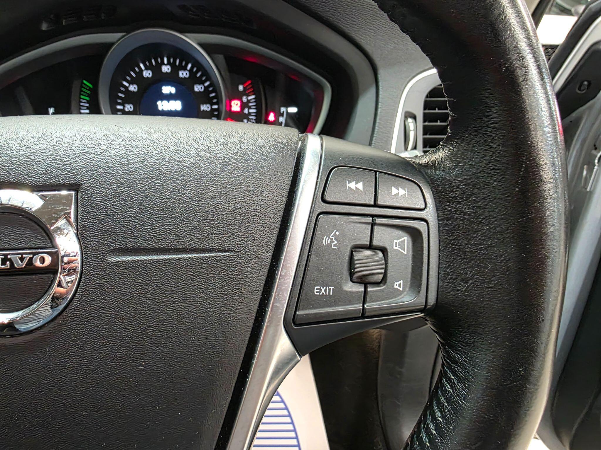 Volvo V40 Cross Country view 15