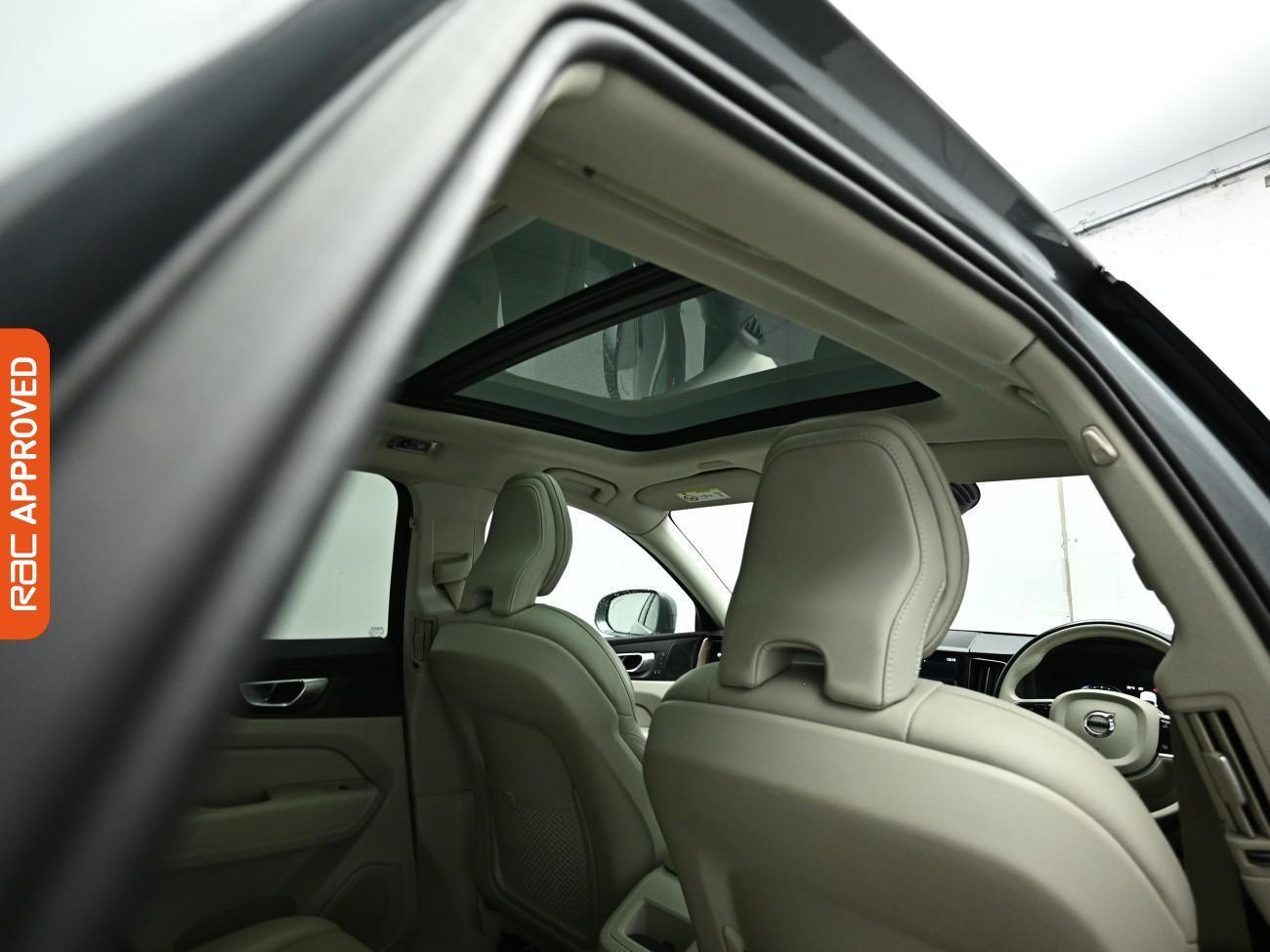 Volvo XC60 view 3