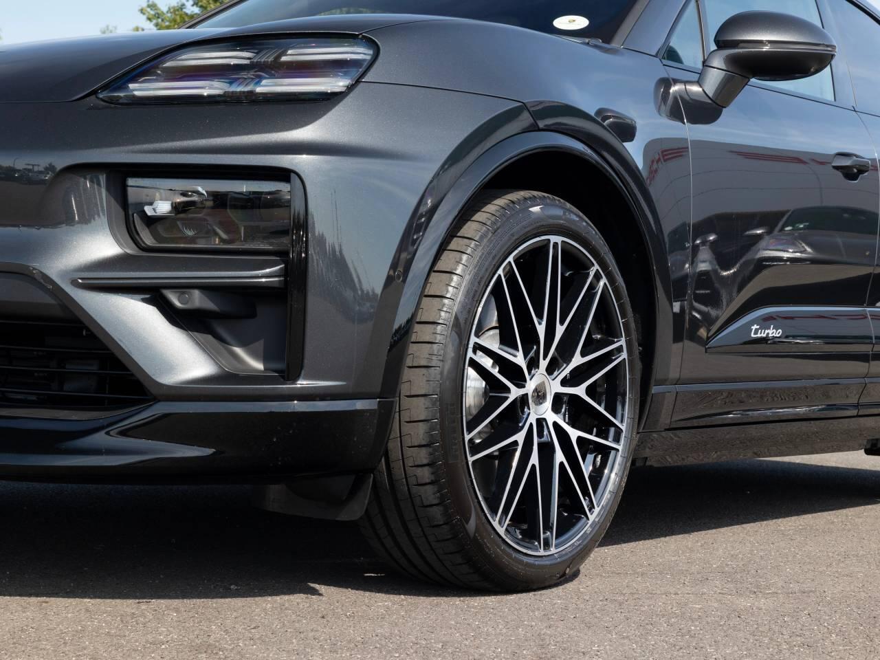 Porsche Macan view 15