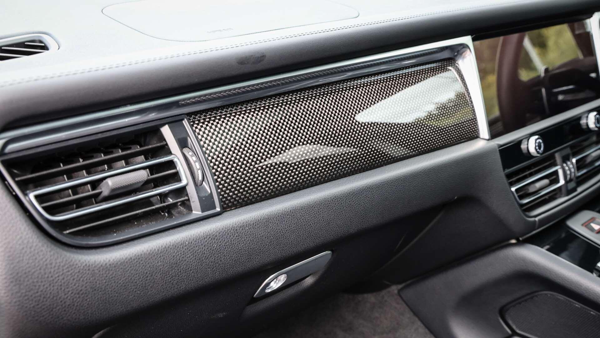 Porsche Macan view 23