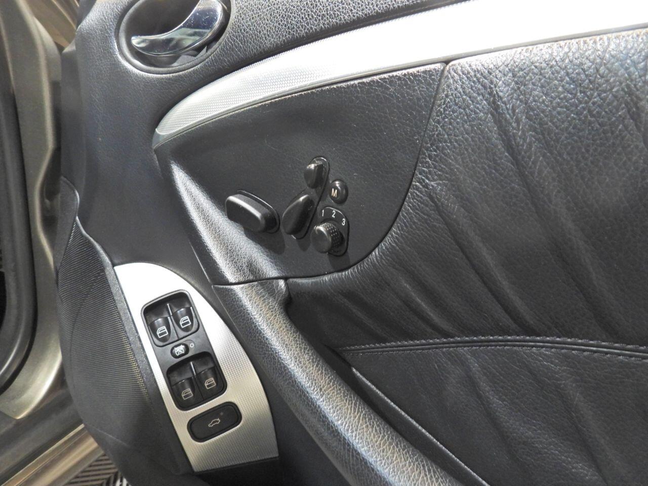 Mercedes-Benz CLK view 25