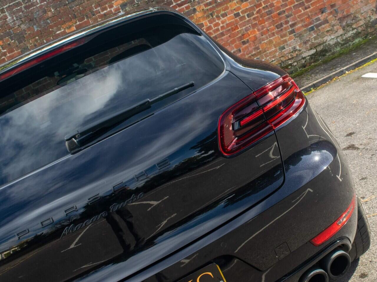 Porsche Macan view 16